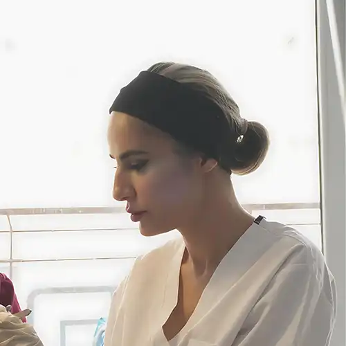 سرکار خانم الهام مقیمی، یکی از برجسته‌ترین متخصصان حوزه‌ زیبایی و کاشت مو در کشور